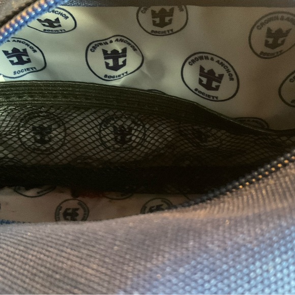 Beautiful New in Packaging Royal Caribbean Toiletry Bag in Royal Blue - Picture 5 of 6